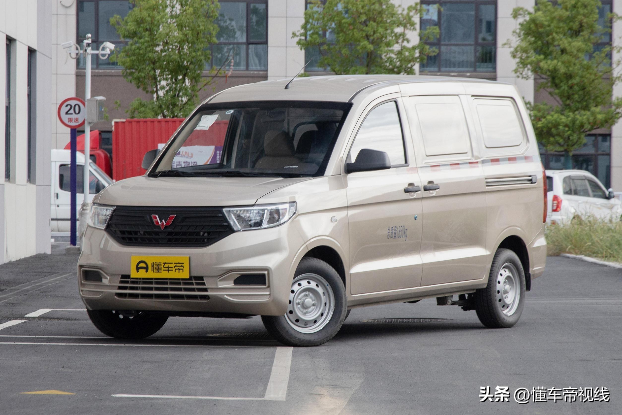 五菱宏光v金杯小海狮x30基于国内封闭式货厢结构的微面级车型来看,与