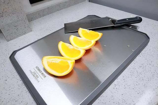 不锈钢砧板的害处，不锈钢砧板缺点（“3不选”反而更实用）