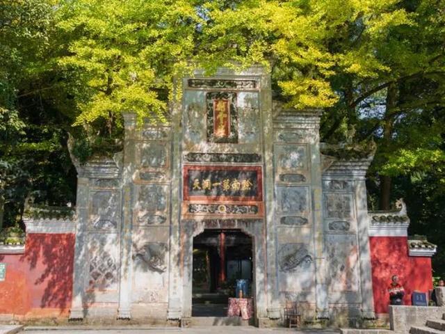 黔东南旅游十大景点排行榜，贵州黔东南十二个著名旅游景点