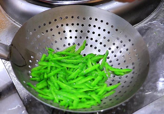 30克用勺子量图片，50克有多少参照物（老话说“伏天不吃苦）