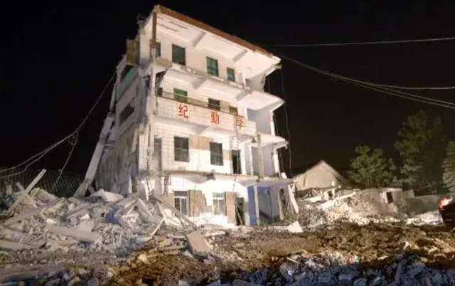 东风雪铁龙凯旋汽车，东风雪铁龙凯旋这车怎么样（汶川大地震留下一辆“神车”）