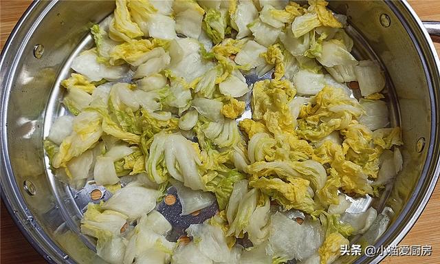酸甜白菜的腌制方法，酸甜白菜的腌制方法窍门（教你简单快速腌辣白菜做法）