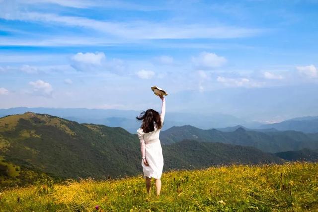 灵魂相似的人一旦相逢，灵魂相似的人一旦相逢必然是会被彼此吸引（总会兜兜转转遇见重逢）