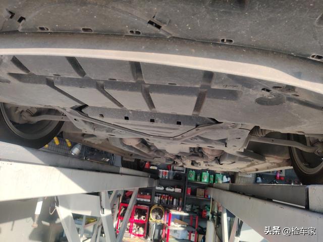 野马眼镜蛇跑车报价，福特野马眼镜蛇报价（V8发动机+1000匹马力）