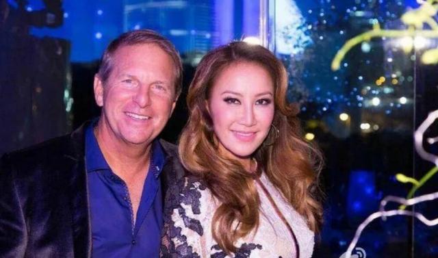 李玟年龄，45岁李玟被曝为生子休长假（穿运动背心扭水蛇腰好吸睛）