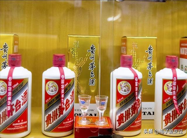 酒杯，酒杯杯高来酒杯杯低歌曲原唱（茅台附赠的小酒杯图片）