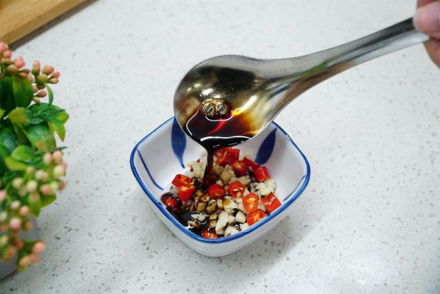 减脂蔬菜鸡蛋羹的家常做法，蒸成鸡蛋羹营养加倍