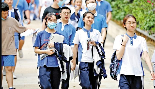 官方通报学校不许带手机却卖手机（高中生不允许发朋友圈了吗）