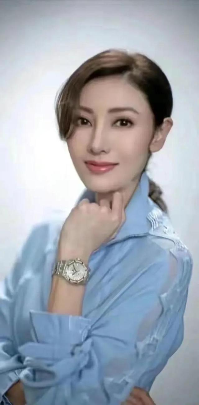 李嘉欣年轻颜值巅峰，李嘉欣惊鸿美图（李嘉欣性感写真照）