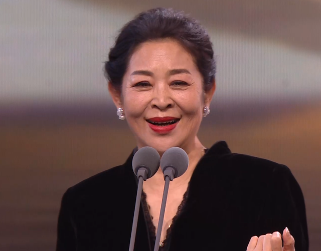 宋茜到底有没有对赵丽颖撇嘴，杨紫含泪、宋茜撇嘴、王一博领奖“六缺五”