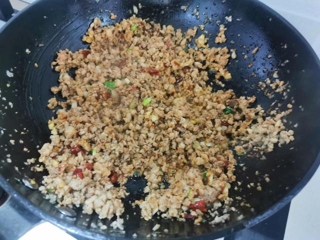 怎样做好吃又好看的茄子块炖肉，肉炖茄子怎么做好吃窍门（肉沫茄子这样做）