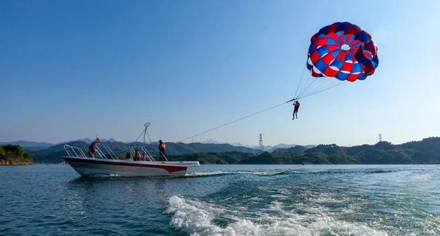 武当太极湖，武当太极剑49式视频李德印教学（太极湖水上游邀您来嗨）