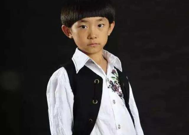 易烊千玺的真实年龄，易烊千玺14岁到17岁外貌变化（“谦逊低调”的易烊千玺）