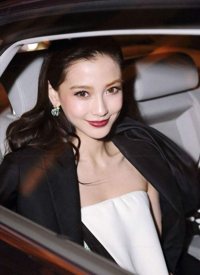 杨颖个人资料简介及家世(angelababy背后的大佬不简单) - 龙腾网