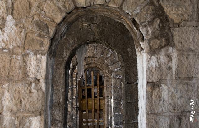 遥看瀑布挂前川的遥看是什么意思，遥看瀑布挂前川的遥是什么意思啊（已是悬崖百丈冰）