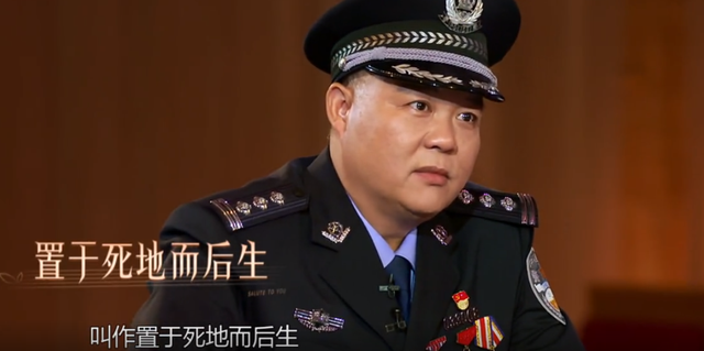 破操场埋尸案，抓糯康，灭冲天大火，有人拿到一等功时，母亲哭了