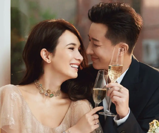 卢靖姗是几国混血吗，卢靖姗是中美混血吗（女儿小手紧握爸爸显温馨）