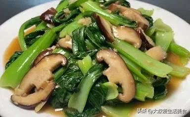香菇炒青菜的做法，青菜和香菇一起炒的做法（香菇炒青菜的家常做法）