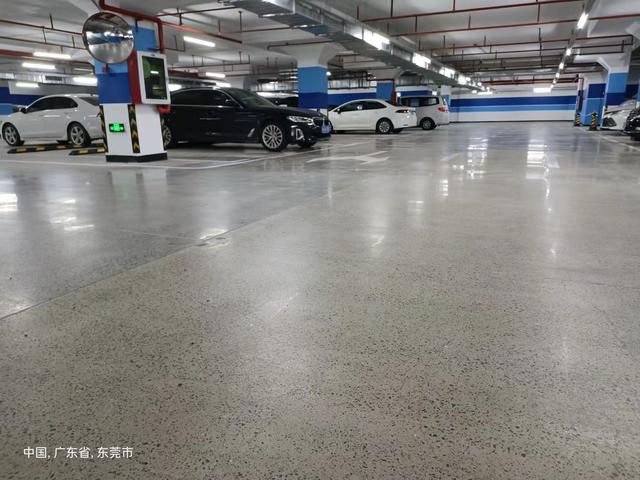 金刚砂固化地坪，金刚砂固化地坪施工方法（固化地坪和金刚砂地坪的区别）