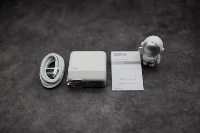 华为mate30充电器型号参数(你需要这样一款同时能快充三个设备的充电