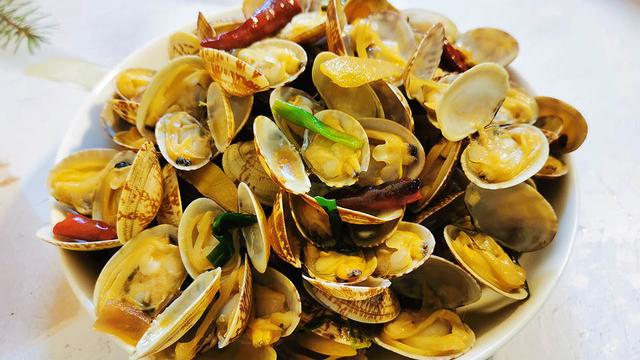 蛤蜊和花甲的区别，蛤蜊是不是花甲（少吃猪肉多吃花甲）