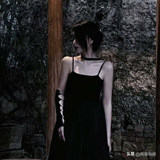酷酷的图片女高冷，酷酷帅气的女生头像 一点点高冷呐微信（黑色系背影高冷霸气冷淡女生头像）