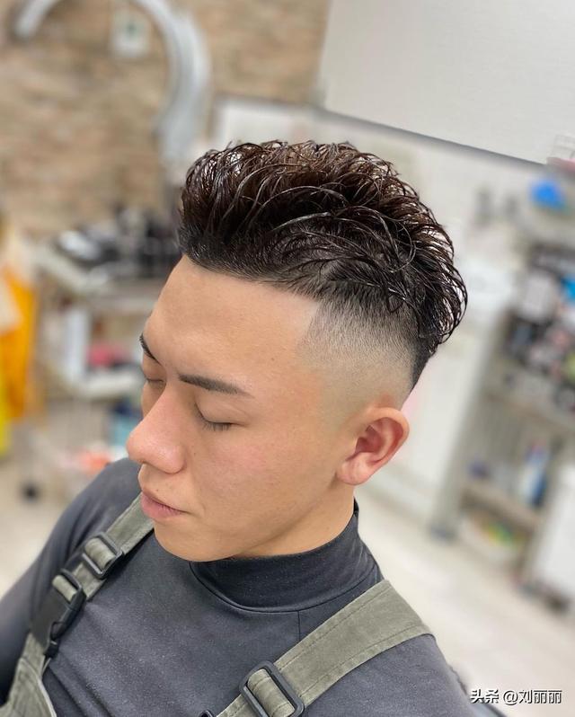 男生什么发型好看，男生弄什么发型好看（男士发型别乱剪）