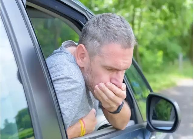 头晕想吐是什么原因，迷糊恶心想吐是怎么回事（为什么有的人一坐车就头晕想吐）