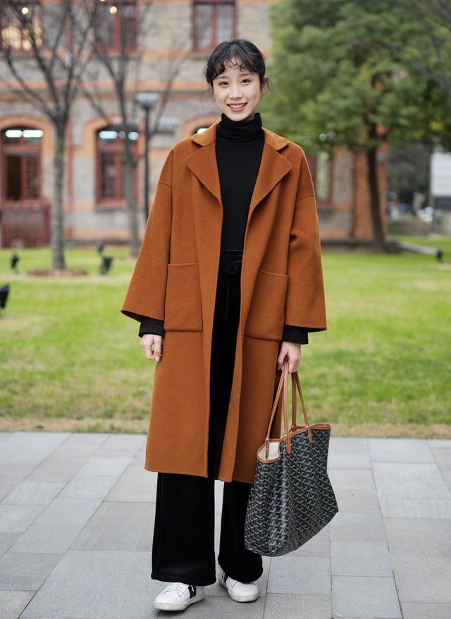 阔腿裤配什么鞋子好看，阔腿裤搭配什么鞋子好看（穿阔腿裤不要搭“高跟鞋”）