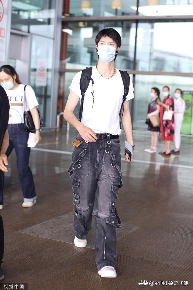 陈宥维个人资料，陈宥维为什么被称贵族（穿白T搭设计感牛仔裤酷帅个性）