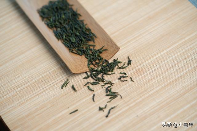 龙井茶是绿茶吗，龙井茶是绿茶吗?老年人膝盖疼有没有好办法（不同绿茶之间的8个不同点）