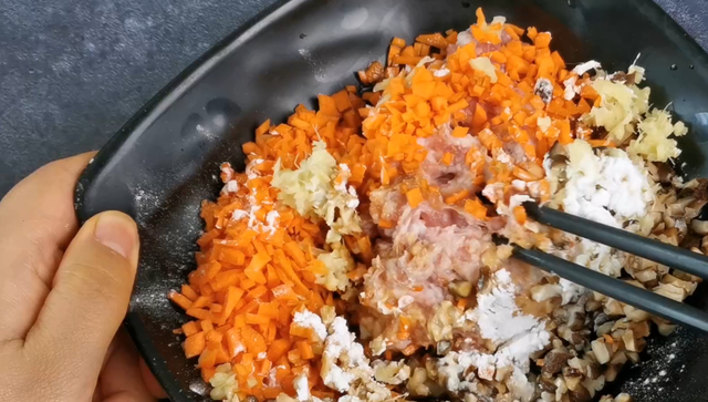 油泡怎么做好吃又简单，油泡怎么做好吃又简单无酵母（这道美食要多吃）