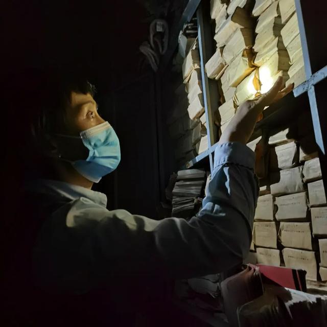 邮政存20万三年利息，邮政20万定期三年保单（20多年前的存折）