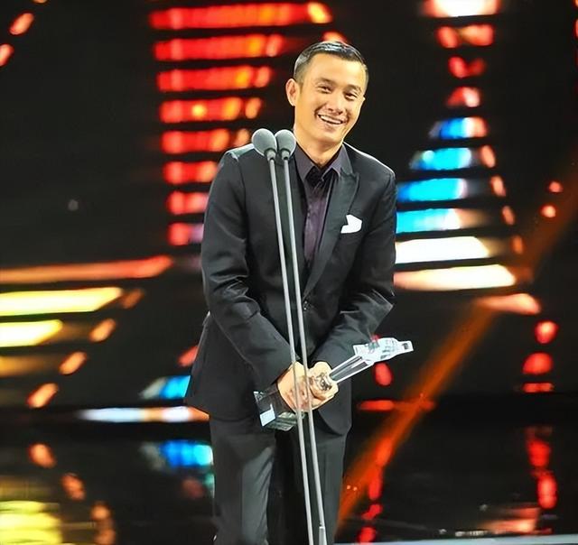 宋茜到底有没有对赵丽颖撇嘴，杨紫含泪、宋茜撇嘴、王一博领奖“六缺五”