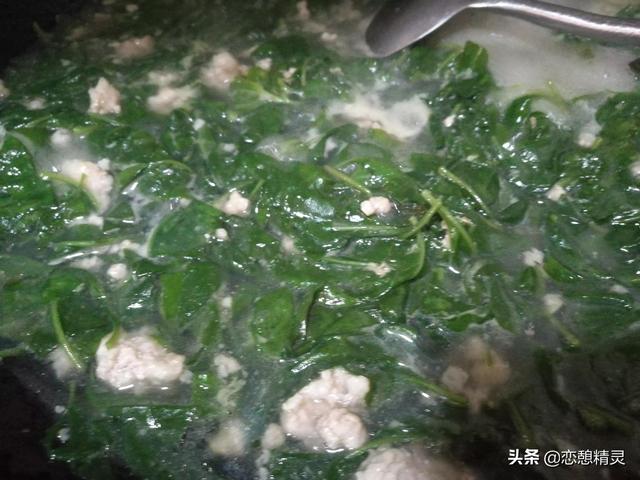 枸杞菜怎么做好吃，怎样做家常版白菜炒枸杞子（文末如何快速摘枸杞菜）
