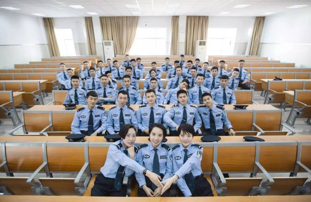 专科警校出来干什么，毕业之后直接捧“铁饭碗”
