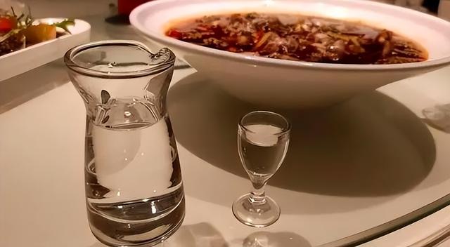 开个酒厂利润大吗，开酒坊赚钱吗（烟酒店经常看不到客人进店）