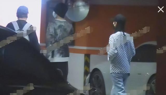白敬亭圈外女友，白敬亭圈外女友的照片（男方带女方见父母）