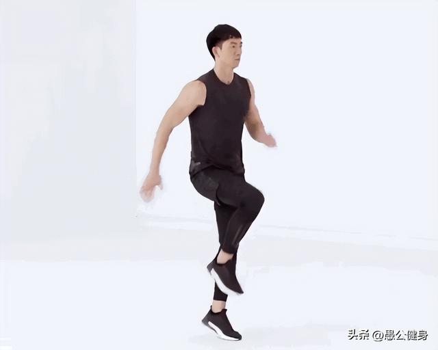 原地快速高抬腿动作方法，高抬腿的正确动作能锻炼哪里的肌肉