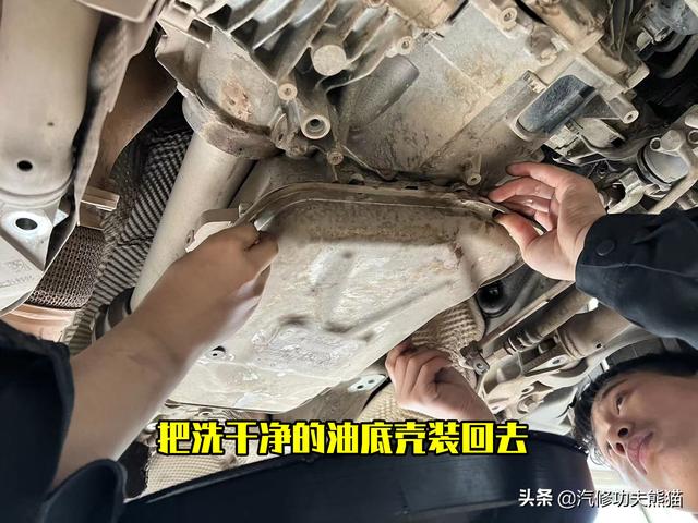 奥迪多少公里保养一次，奥迪a4大保养需要多少钱（奥迪Q5这么彻底的换油大保养）