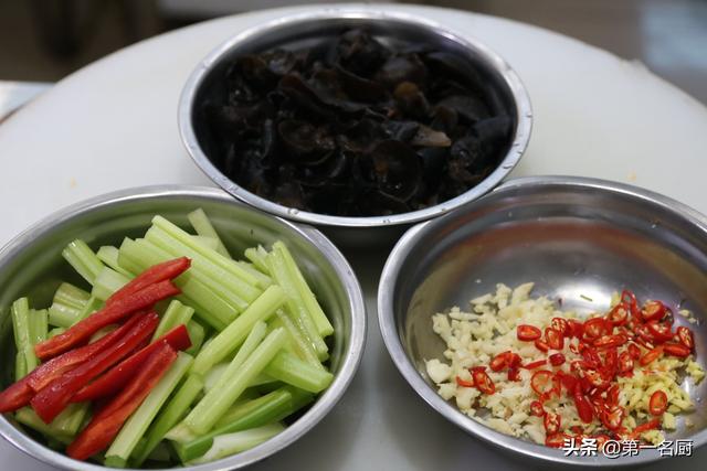 坐月子能吃芹菜吗，坐月子可以吃芹菜水饺吗（冬天多吃芹菜身体好）