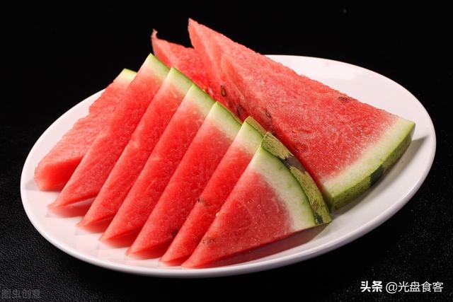 提子是什么季节的水果，提子是什么季节的水果 提子成熟季节（7月必吃的5种应季水果）