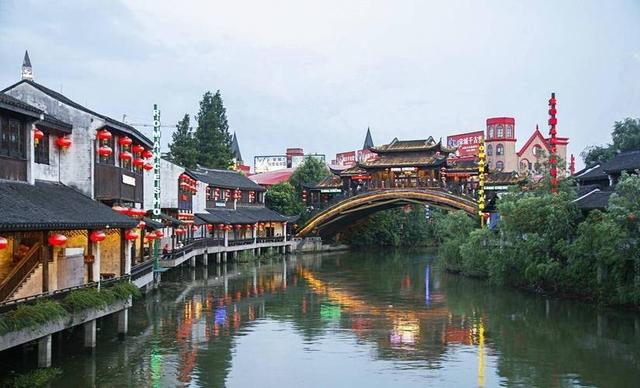 宋城堪称最成功景区，人造建筑收300元门票，游客却不比西湖少