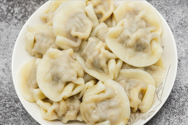 三鲜馅饺子的做法，西葫芦素三鲜馅饺子的做法（乱放调料是大忌）