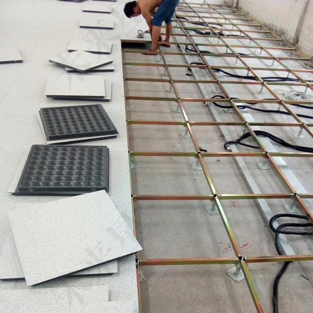 全钢防静电地板，什么是全钢防静电地板（全钢防静电地板的是通过什么原理防静电的）