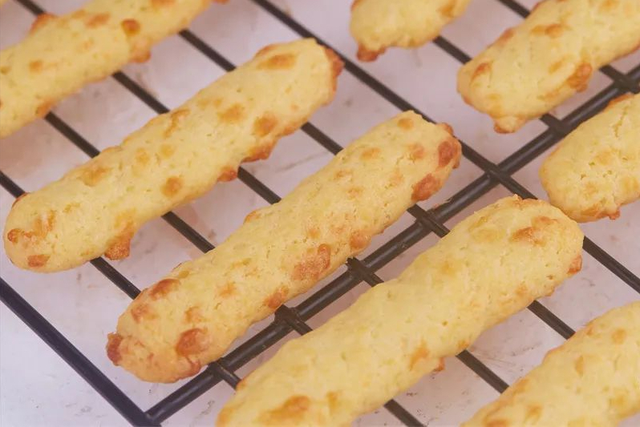 芝士可以生吃吗，奶酪片怎么吃生吃吗（自制宅家小零食）