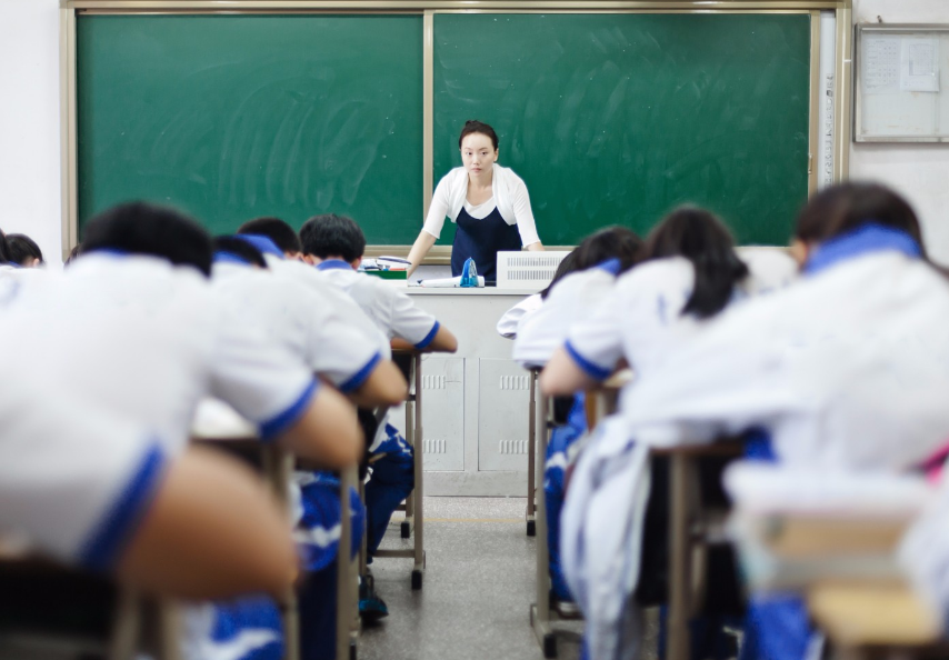 私立学校当老师（90教师自曝工作经历）