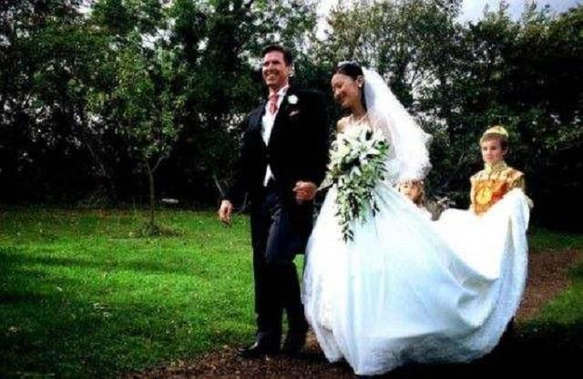 姜丰的前夫，她曾为嫁英国高管改国籍离开央视（前央视主持赴英留学生子）