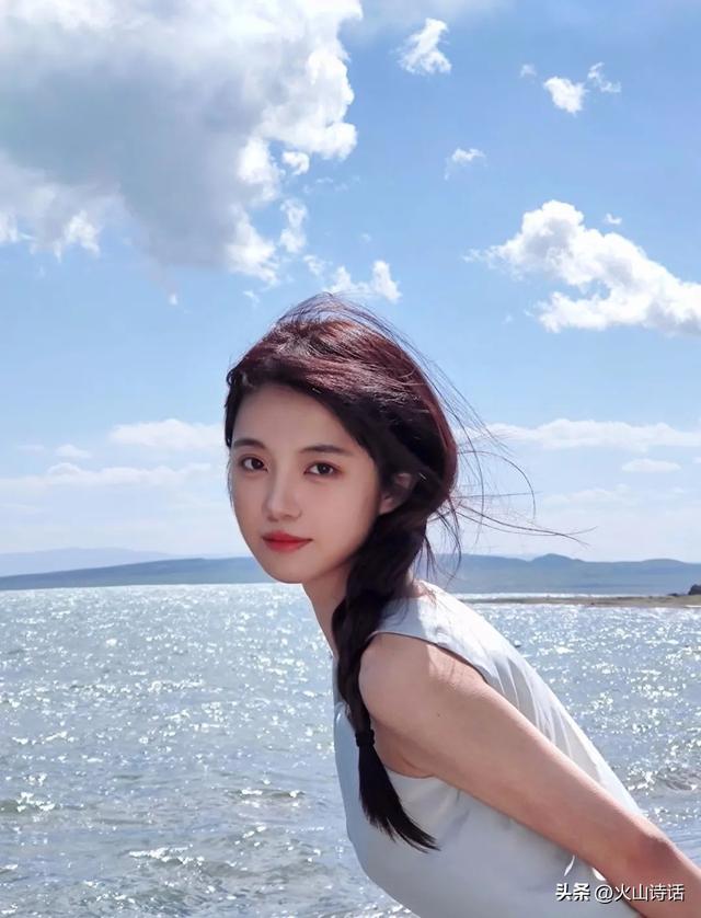 学院风裙子这么搭配秒变校园女神，学院风格裙子（还记得你的初恋吗）