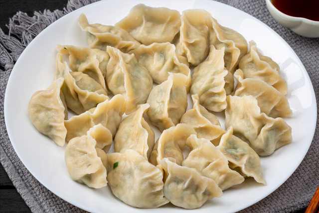 三鲜馅饺子的做法，西葫芦素三鲜馅饺子的做法（乱放调料是大忌）